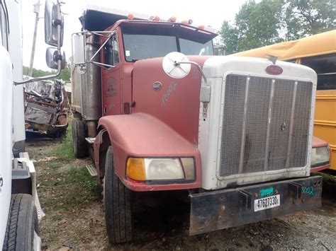 Salvage 1991 Peterbilt 377 Truck Tractor For Parts | Cleveland, North ...