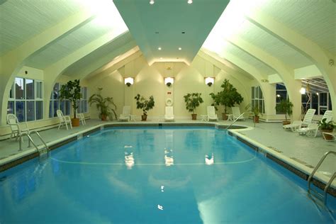 Newport Hotels with Indoor Pool | The Newport Harbor Hotel and Marina