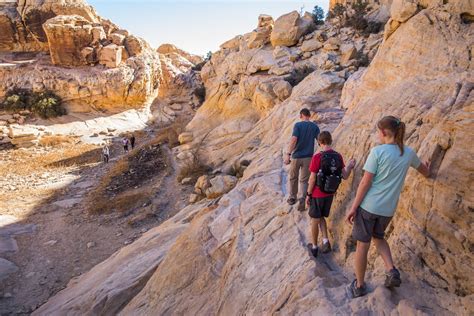 Two Fun, Short Hikes to do at Red Rock Canyon, Las Vegas | Earth Trekkers