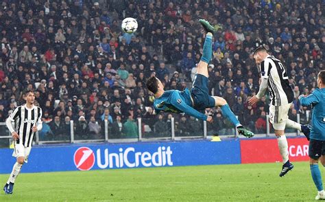 7 incredible photos of Cristiano Ronaldo’s stunning bicycle-kick goal