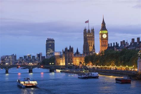 London Thames River Evening Cruise with Onboard Entertainment 2024