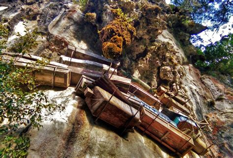 Hanging Coffins of Sagada: The Filipino Tribe That Hangs Its Dead From ...