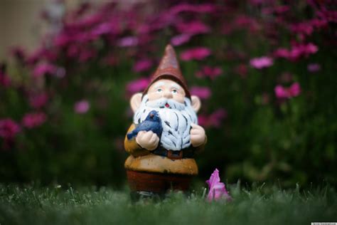 10 Adorable Garden Gnomes That Are Protecting Yards All Over The World ...