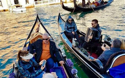 Venice Private Gondola Ride with Serenade