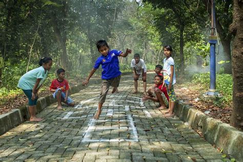 6 Permainan Tradisional Indonesia Timur Untuk Anak | Rinso