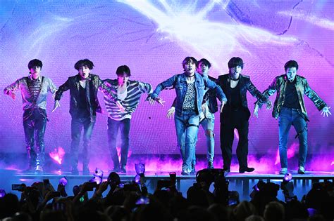 BTS Performs ‘Fake Love’ at Billboard Music Awards 2018