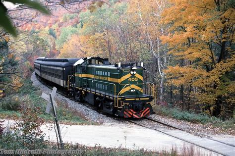 America's Favorite Fall Foliage Trains | Fall foliage tour, Unique ...