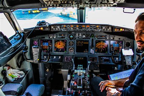 Boeing 737-800 Ryanair Cockpit - a photo on Flickriver