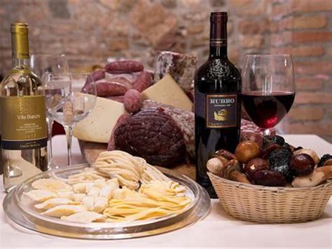 Food and wine walking tour in Verona - TripMyCity