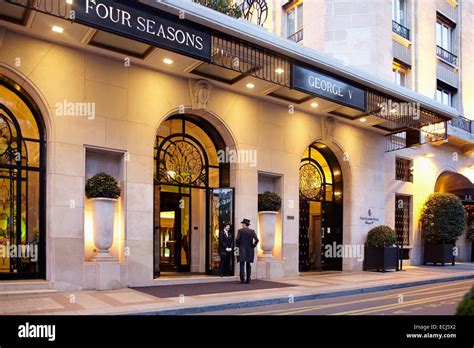 France, Paris, Georges V Avenue, Four Seasons Hotel George V Stock ...