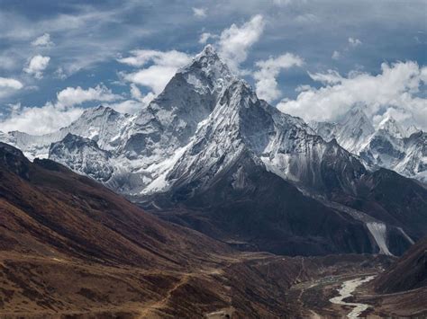 China closes its Mount Everest base camp to tourists because of garbage ...