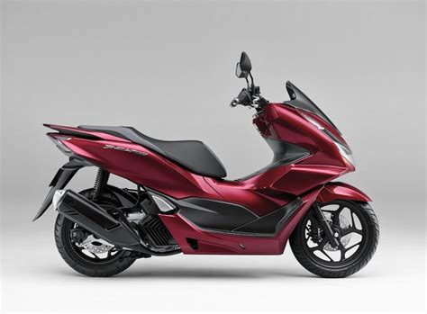 New Honda PCX range of scooters (including a hybrid) introduced in Japan