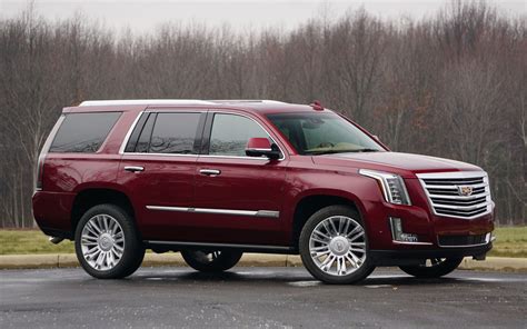 Comparison - Cadillac Escalade Luxury 2017 - vs - GMC Yukon XL 2016 ...