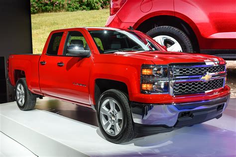 2015 Chevrolet Silverado Custom is a Capable Workhorse With a Dash of ...