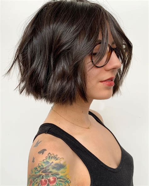 What are the best short hairstyles to wear with glasses? - Hair Adviser