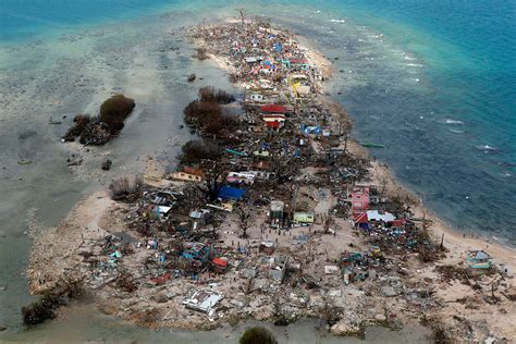 Typhoon Haiyan Anniversary: 40 Powerful Photos of the Storm that ...