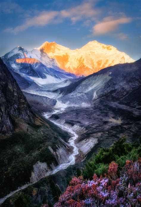 Everest Sunrise | Everest, Sunrise, Natural landmarks