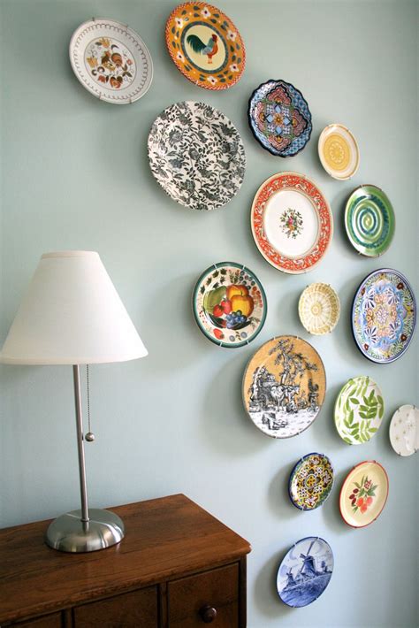 20 Beautiful Wall Decor Ideas Using Decorative Plates