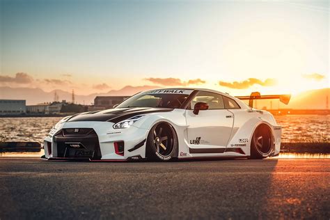 BODY KIT NISSAN - Liberty Walk | リバティーウォーク Complete car and customize!