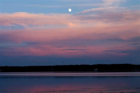 Isle Lake, Alberta [OC][4272x2848] : r/sunset