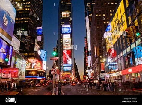 Times Square Night Hd - WoodsLima