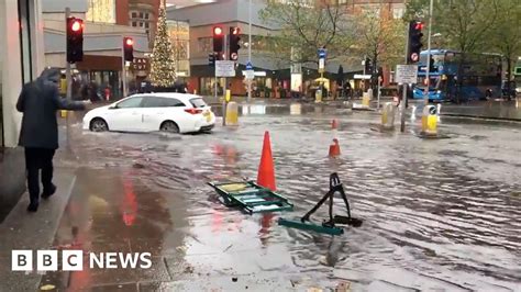 Flooding hits Nottingham city centre - BBC News