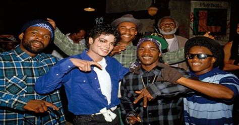 Michael Jackson Throwing Up A Crip Sign With Actual Crips, 1987 ...