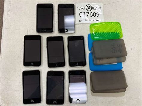 (8) 3rd Gen Apple iPod Touch 32 GB Devices & Assorted Cases - Gavel ...