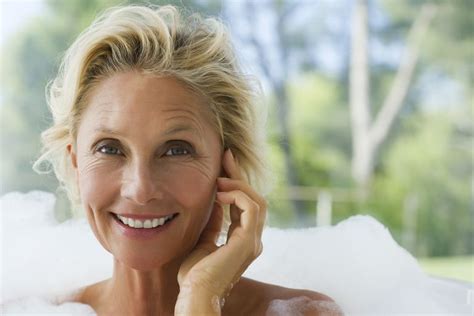 Top 14 Skin Care Tips for Woman Over 50