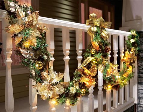 40 Interesting Christmas Garland Decoration Ideas - All About Christmas