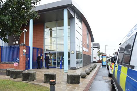 Croydon police officer shot dead inside station before suspect turns ...