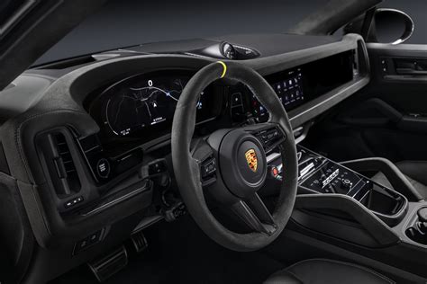 2024 Cayenne Interior - Pepi Angelika