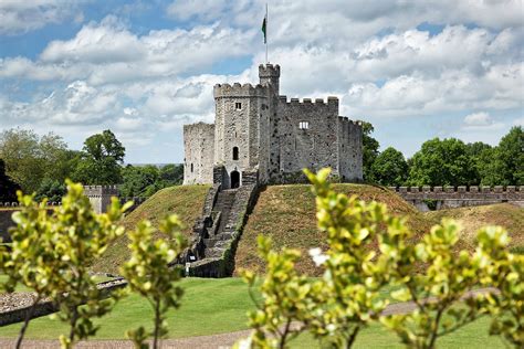 Cardiff Castle - Great Scenic Journeys