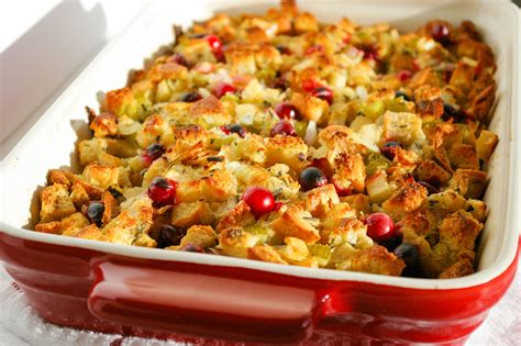 Classic Cranberry Stuffing - Eva Minette