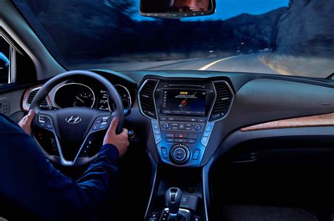 2018 Hyundai Santa Fe interior view night - Motor Trend en Español