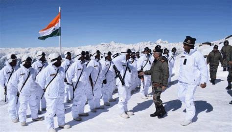 Indian Army Chief Visits Occupied Kashmir, Gives important instructions ...