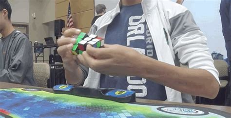 WATCH: There's A New Rubik's Cube World Record And If You Blink, You'll ...