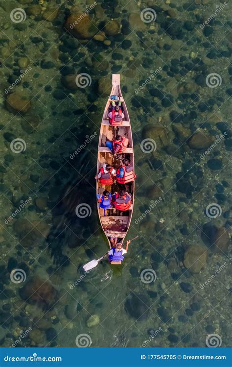 Summer Boating on Crystal Clear Umngot River in Shnongpdeng Editorial ...