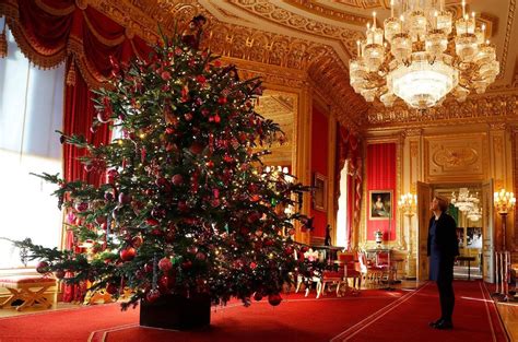 A 15ft Christmas tree in the Crimson Drawing Room at Windsor Castle ...