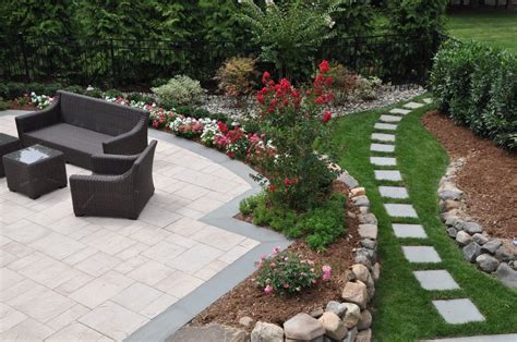 10 Unique Landscaping Ideas For Small Backyards 2024