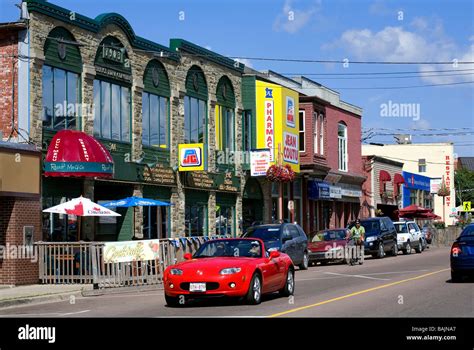 Canada, Nouveau-Brunswick, Shediac, rue du centre-ville et commerces ...