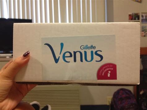 Gillette Venus Embrace Sensitive is Smooth |Livin' and Lovin'