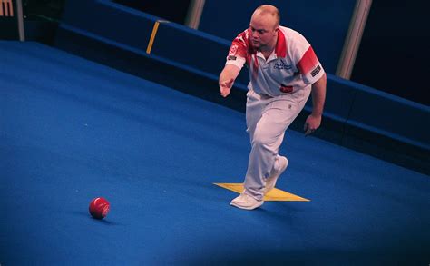 Wins for ex-champions Anderson and Foster at World Indoor Bowls ...