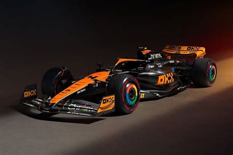 McLaren steekt MCL60 in het zwart voor GP's Singapore en Japan