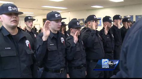 New Milwaukee police recruits ready to serve - YouTube