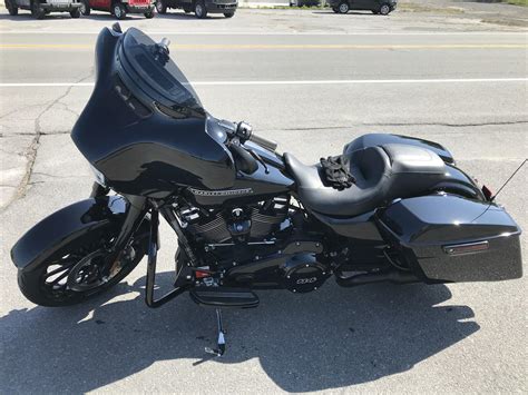 My new 2019 Harley street glide. Black on black. : r/Harley