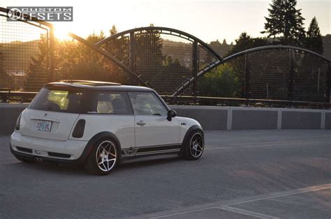 2004 Mini Cooper with 17x8.5 30 3sdm 0.08 and 185/45R17 Toyo Tires ...