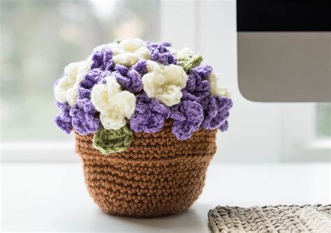 Crochet Flower Pot • Sewrella