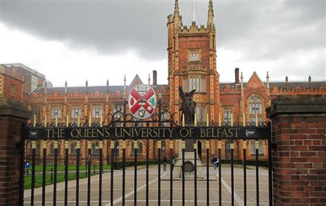 File:Queen's University Belfast by Paride.jpg - Wikimedia Commons