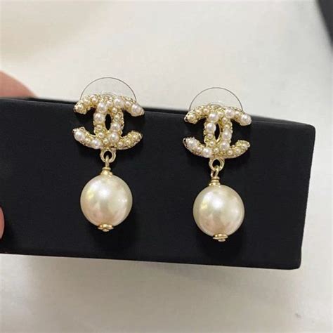 Elegant Pearl Lady Earrings | Pearl earrings outfit, Pearl earrings ...